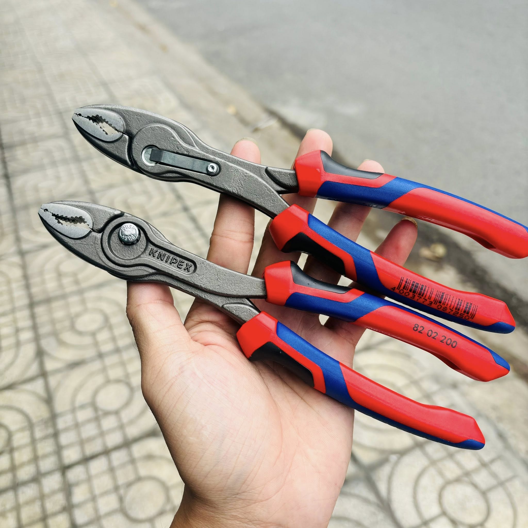 KÌM KNIPEX TWIN GRIP KHỚP TRƯỢT VỚI TAY CẦM NHỰA ĐA THÀNH PHẦN CÓ GỜ 82 02 200 - Ảnh 3