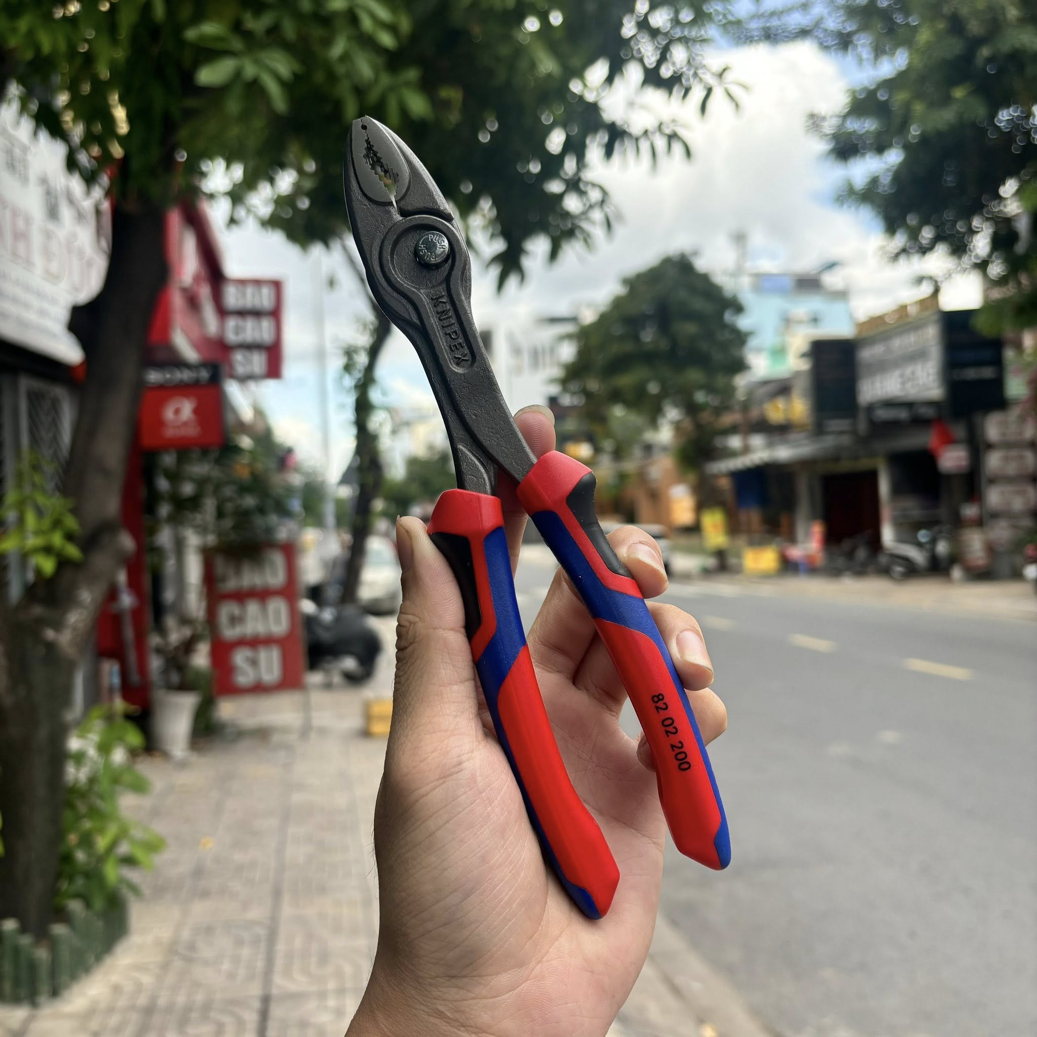 KÌM KNIPEX TWIN GRIP KHỚP TRƯỢT VỚI TAY CẦM NHỰA ĐA THÀNH PHẦN CÓ GỜ 82 02 200 - Ảnh 4