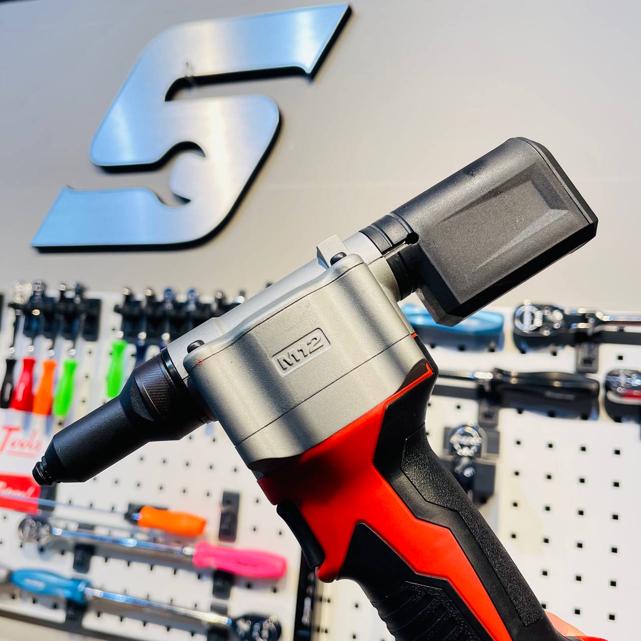MÁY BẮN ĐINH RÚT MILWAUKEE M12 BPRT-0C (BARE) - Ảnh 4