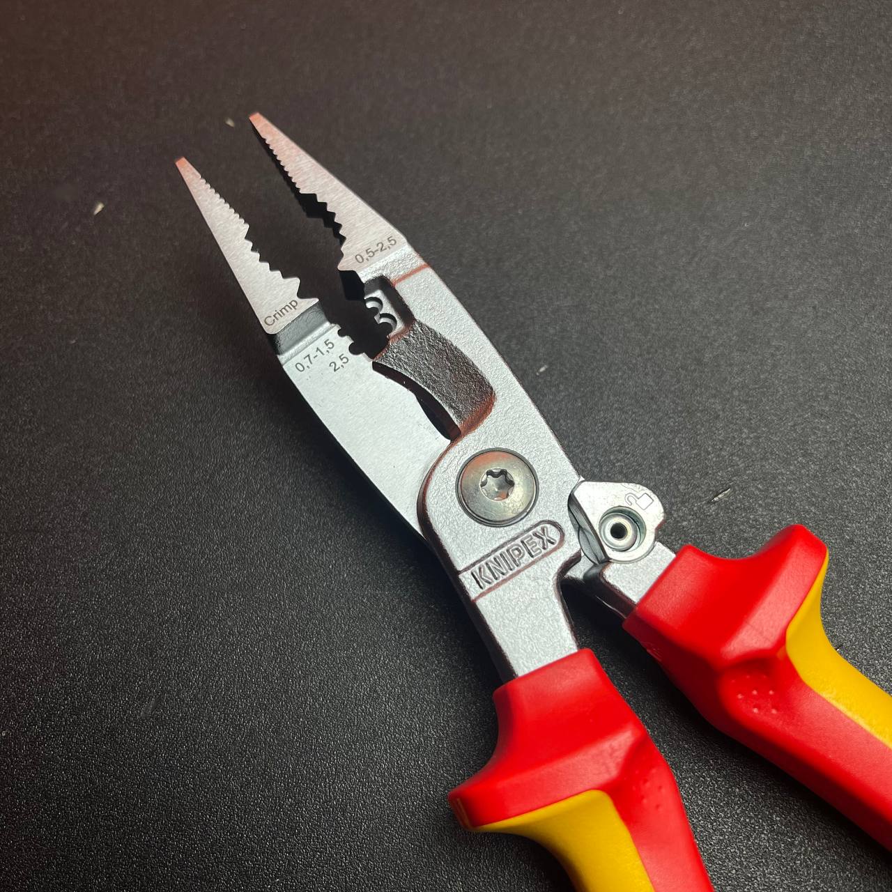 KÌM ĐA NĂNG KNIPEX CÁCH ĐIỆN 1000V CÓ LÒ XO VÀ MÓC TREO, DÀI 200 MM 13 96 200 T - Ảnh 5