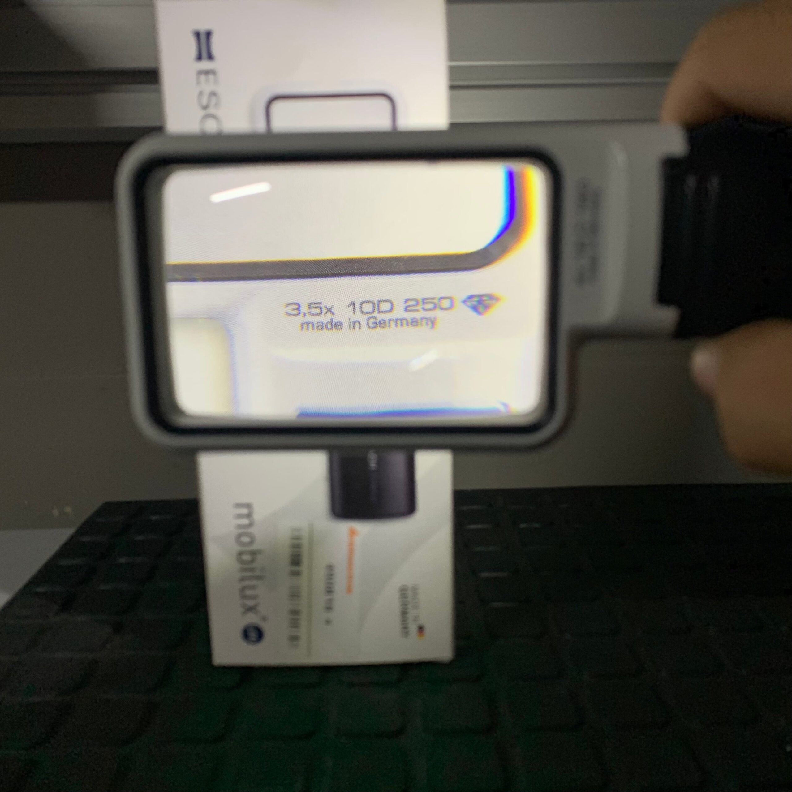 KÍNH LÚP CÓ ĐÈN LED CHIẾU SÁNG, ĐỘ PHÓNG ĐẠI 4 LẦN ESCHENBACH MOBILUX - Ảnh 7