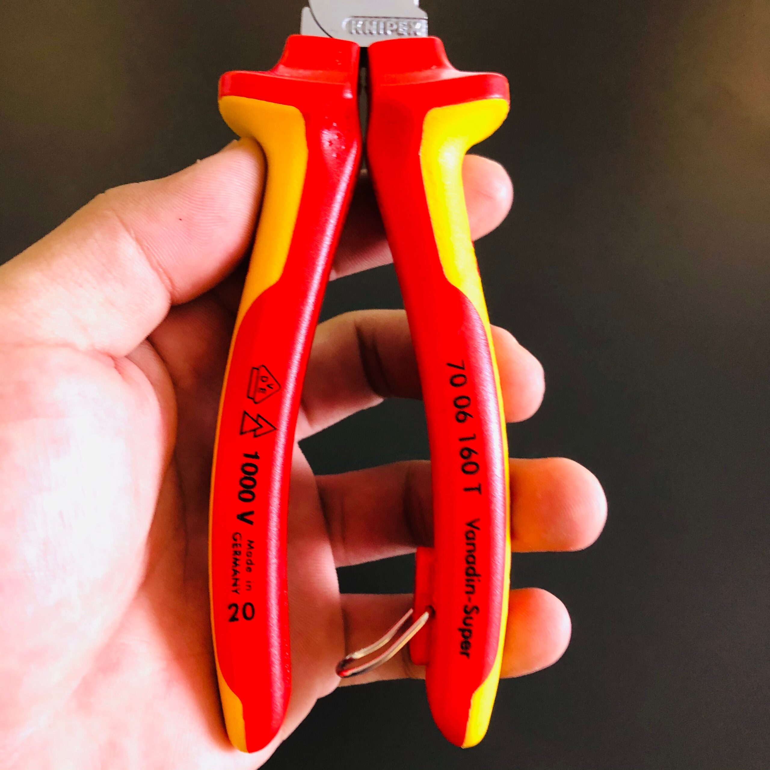 KÌM CẮT KNIPEX DÀI 160 MM CÁCH ĐIỆN 1000 V CÓ VÒNG GẮN DÂY AN TOÀN 70 06 160 T - Ảnh 4