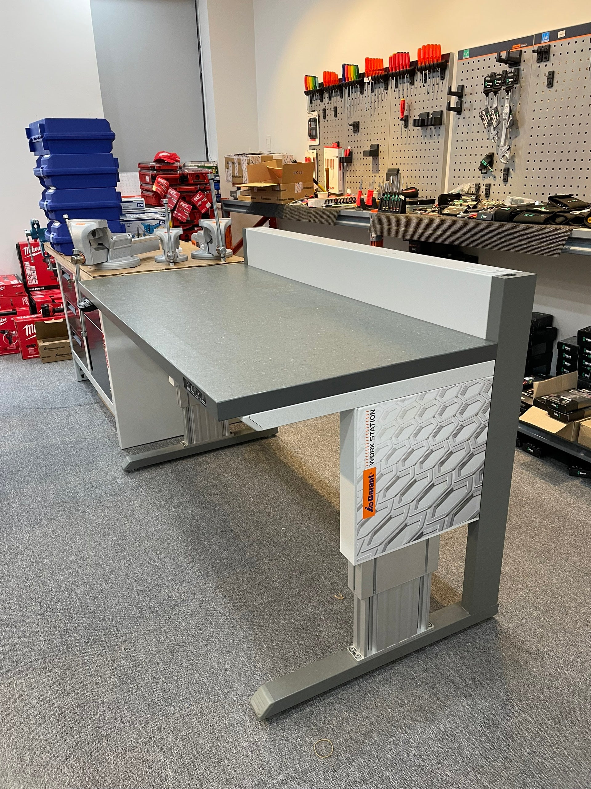 BÀN LÀM VIỆC ĐIỀU CHỈNH ĐỘ CAO BẰNG ĐIỆN MẶT BÀN ELUPLAN CHỐNG TĨNH ĐIỆN DÀI 1,5M GARANT - Ảnh 8