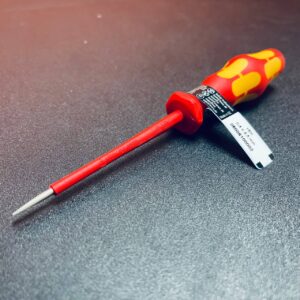 TUA VÍT DẸP 2,5MM BỌC NHỰA CÁCH ĐIỆN 1000V 05006100001 WERA